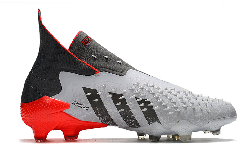 Chuteira Adidas Predator Freak+ Campo